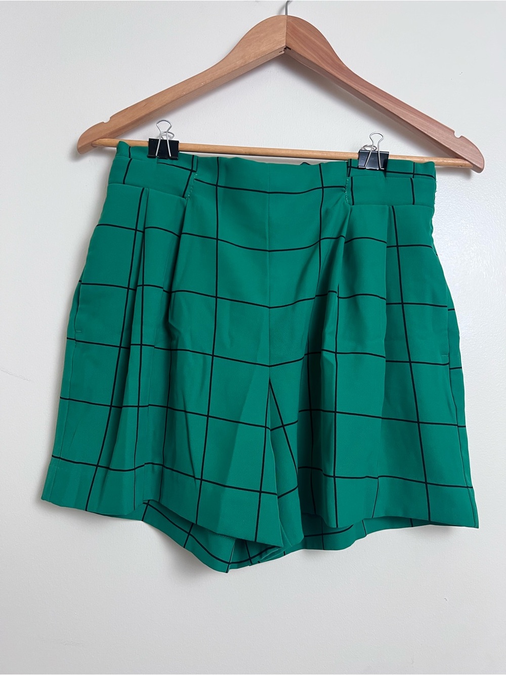 Worthington Petite Green Windowpane Pleated Shorts Size 8P Altered Waist